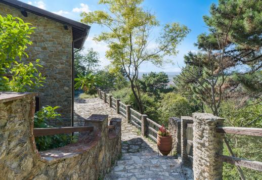 Prestigious sea-facing luxury villa with pool and breathtaking views for sale in Versilia Image 6