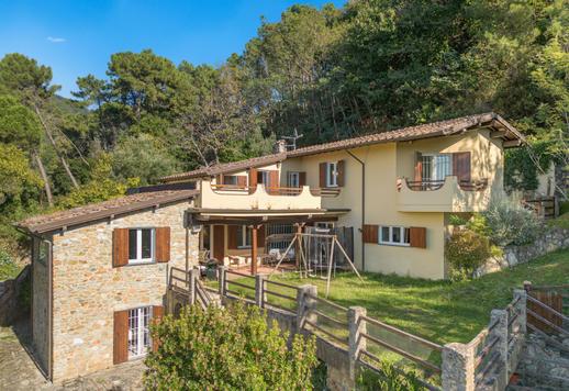 Prestigious sea-facing luxury villa with pool and breathtaking views for sale in Versilia Image 5
