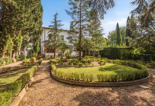 Prestigieuse villa de luxe du XX avec dépendance et terrasse panoramique à Florence Image 2