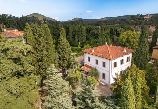 Prestigieuse villa de luxe du XX avec dépendance et terrasse panoramique à Florence Image 1