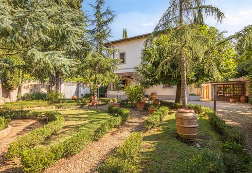 Prestigieuse villa de luxe du XX avec dépendance et terrasse panoramique à Florence Image 4