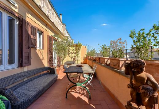 Luxe appartement met panoramisch terras te koop in het hart van de Eeuwige Stad Image 8