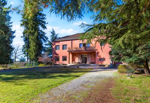 Residenza di lusso di Piero Portaluppi con 200 ettari di parco e campo da calcio in vendita a Varese Image 2