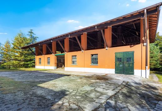 Residenza di lusso di Piero Portaluppi con 200 ettari di parco e campo da calcio in vendita a Varese Image 8