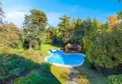 Residenza di lusso di Piero Portaluppi con 200 ettari di parco e campo da calcio in vendita a Varese Image 3