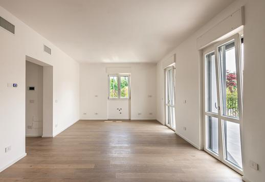 Elegante villa finemente ristrutturata in vendita ai confini del Parco di Monza Image 9