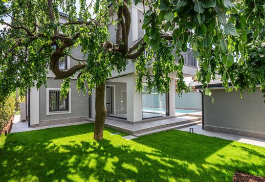 Elegante villa finemente ristrutturata in vendita ai confini del Parco di Monza Image 6