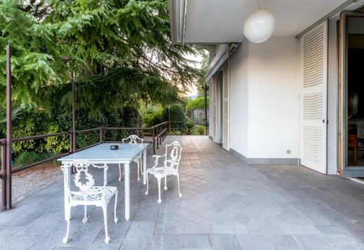 Elegant historisk villa med stor privat park till salu i Longone del Segrino Image 8