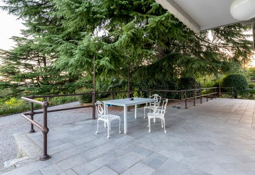 Elegant historisk villa med stor privat park till salu i Longone del Segrino Image 7