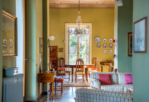 Elegant historisk villa med stor privat park till salu i Longone del Segrino Image 9
