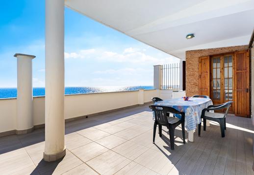 Элитная квартира в Чипрессе с видом на море и частным доступом к пляжу продается в Лигурии Image 5