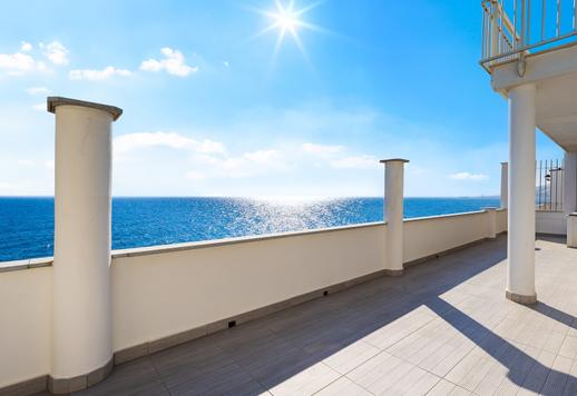 Элитная квартира в Чипрессе с видом на море и частным доступом к пляжу продается в Лигурии Image 4