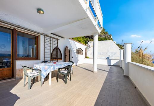 Элитная квартира в Чипрессе с видом на море и частным доступом к пляжу продается в Лигурии Image 7