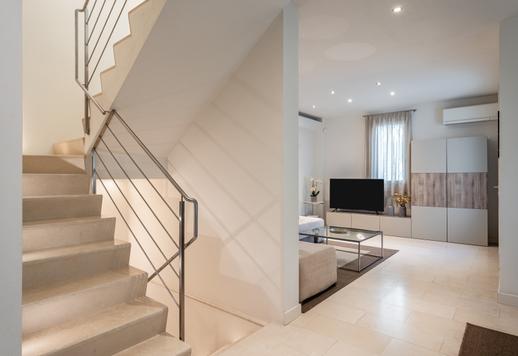 Exclusief pand van 240 m² met drie verdiepingen op een steenworp afstand van het stadscentrum Image 9