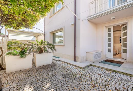 Exclusief pand van 240 m² met drie verdiepingen op een steenworp afstand van het stadscentrum Image 3