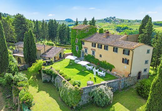Villa storica con piscina panoramica in vendita nel cuore del Chianti Image 5