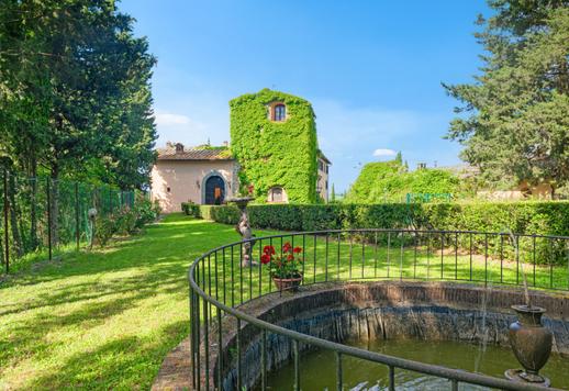 Villa storica con piscina panoramica in vendita nel cuore del Chianti Image 6
