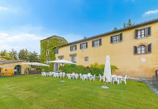 Villa storica con piscina panoramica in vendita nel cuore del Chianti Image 9