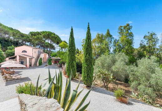 Dviguba Provanso stiliaus rezidencija su vieno hektaro privačiu parku Toskanos salyne Image 8