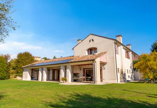 Villa avec cheminée en pierre et parc arboré en vente à Conegliano, entre les terres du Prosecco Superiore Image 4