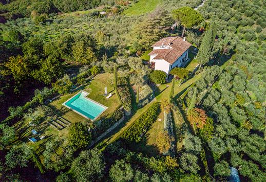 Prestigiosa dimora con dieci ettari di terreno e vista sconfinata sulle colline toscane in vendita a Pistoia Image 3