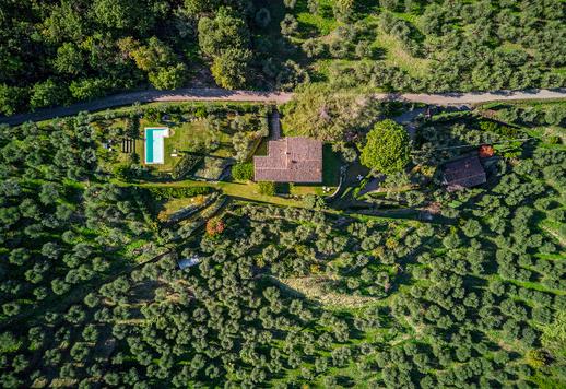 Prestigiosa dimora con dieci ettari di terreno e vista sconfinata sulle colline toscane in vendita a Pistoia Image 4