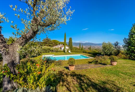 Prestigiosa dimora con dieci ettari di terreno e vista sconfinata sulle colline toscane in vendita a Pistoia Image 9