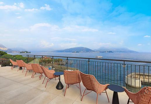 Prestigieuze accommodatie aan het meer met uitzicht op het Lago Maggiore en een wellnesscentrum te koop in Stresa. Image 1