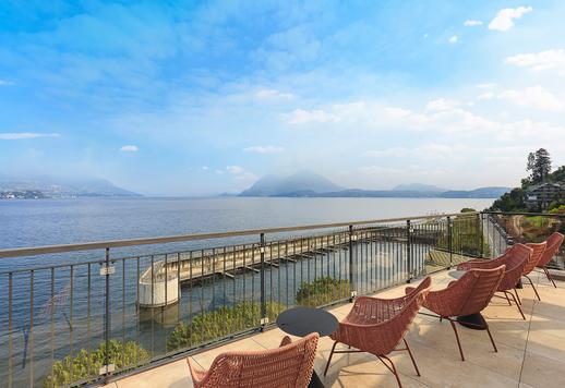 Prestigieuze accommodatie aan het meer met uitzicht op het Lago Maggiore en een wellnesscentrum te koop in Stresa. Image 3