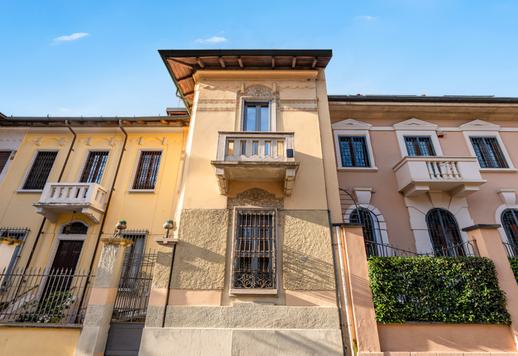 CityLife&#39;a yakın veranda ve açık alanlara sahip şık mülk Image 3