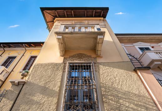 CityLife&#39;a yakın veranda ve açık alanlara sahip şık mülk Image 2