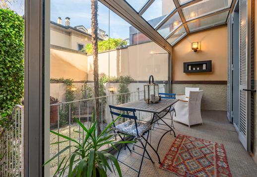 CityLife&#39;a yakın veranda ve açık alanlara sahip şık mülk Image 4