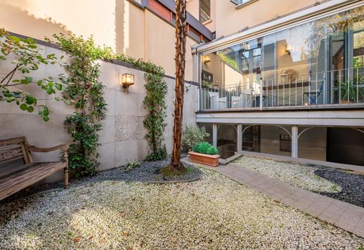 CityLife&#39;a yakın veranda ve açık alanlara sahip şık mülk Image 6