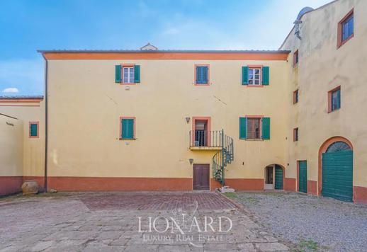Elegante casa señorial con encantador patio interior en venta en Casale Marittimo Image 6