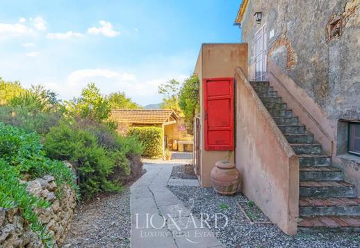 Elegante casa señorial con encantador patio interior en venta en Casale Marittimo Image 7