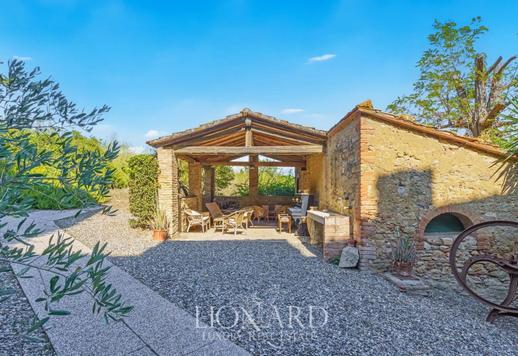 Elegante casa señorial con encantador patio interior en venta en Casale Marittimo Image 9
