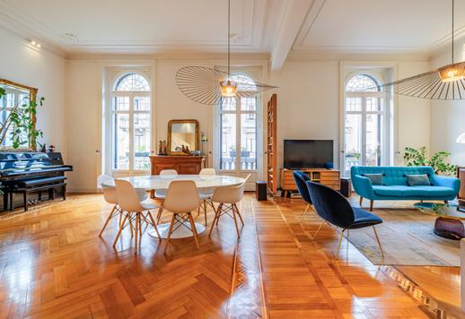 Elegantti kiinteistö, jossa on suuri sali ja design-huonekalut, myytävänä Milanon sydämessä Image 8