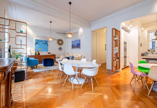 Elegantti kiinteistö, jossa on suuri sali ja design-huonekalut, myytävänä Milanon sydämessä Image 7