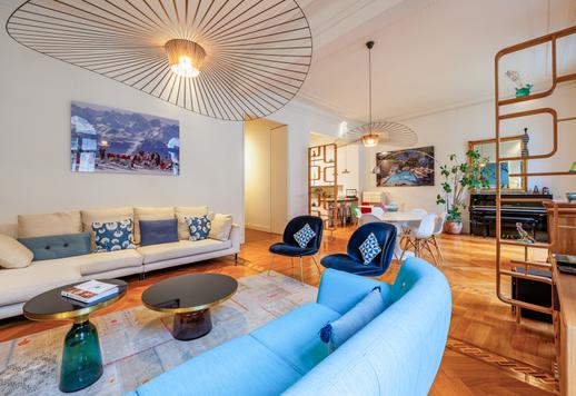 Elegantti kiinteistö, jossa on suuri sali ja design-huonekalut, myytävänä Milanon sydämessä Image 5