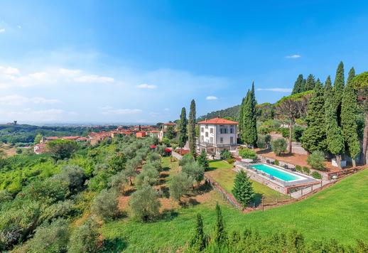 Élégante demeure d'époque avec vue sur Montecatini Alto et piscine privée à vendre à Pistoia Image 9
