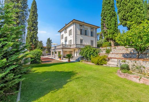 Élégante demeure d'époque avec vue sur Montecatini Alto et piscine privée à vendre à Pistoia Image 4