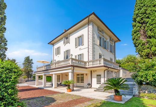 Élégante demeure d'époque avec vue sur Montecatini Alto et piscine privée à vendre à Pistoia Image 3