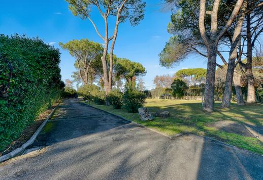 Nieruchomość Iconi o powierzchni 1600 m² z ogrodem o powierzchni 10 000 m², kortem tenisowym i boiskiem do piłki nożnej, 21 sypialniami i 11 łazienkami w najbardziej ekskluzywnej dzielnicy Rzymu Image 4