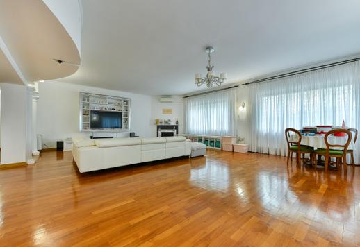 Nieruchomość Iconi o powierzchni 1600 m² z ogrodem o powierzchni 10 000 m², kortem tenisowym i boiskiem do piłki nożnej, 21 sypialniami i 11 łazienkami w najbardziej ekskluzywnej dzielnicy Rzymu Image 8