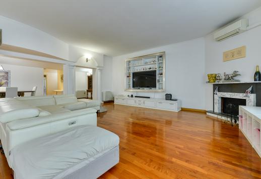 Nieruchomość Iconi o powierzchni 1600 m² z ogrodem o powierzchni 10 000 m², kortem tenisowym i boiskiem do piłki nożnej, 21 sypialniami i 11 łazienkami w najbardziej ekskluzywnej dzielnicy Rzymu Image 9