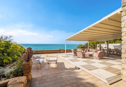 Castiglioncello&#39;da satılık, büyük teraslı ve özel su erişimli, sahil kenarındaki villada şık daire. Image 6