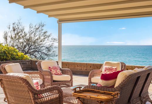 Castiglioncello&#39;da satılık, büyük teraslı ve özel su erişimli, sahil kenarındaki villada şık daire. Image 9