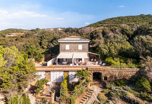 Castiglioncello&#39;da satılık, büyük teraslı ve özel su erişimli, sahil kenarındaki villada şık daire. Image 5