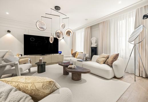 Floransa&#39;nın merkezindeki tarihi binada satılık prestijli daire Image 2