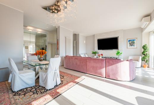 ミラノの高級なポルタ モンフォルテ地区、エレガントなヴィヴァイオ通りの裏手にある、改装済みのエレガントなアパートメントが販売中です。 Image 7